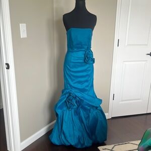 Elegant Teal Strapless Gown